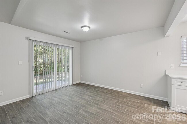 Building Photo - 7030 Huntsmaster Dr