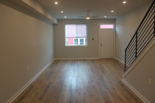 Building Photo - 407 Budd St