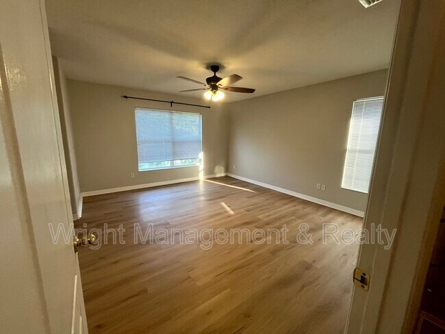 Building Photo - 7843 Foxgrove Dr