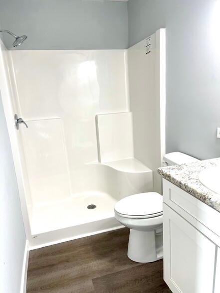 Shower Bathroom 2/3 - 51 Barcelona Dr
