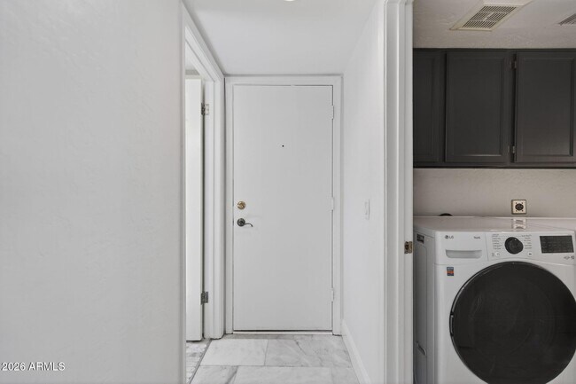 Building Photo - 3241 S Horizon Pl