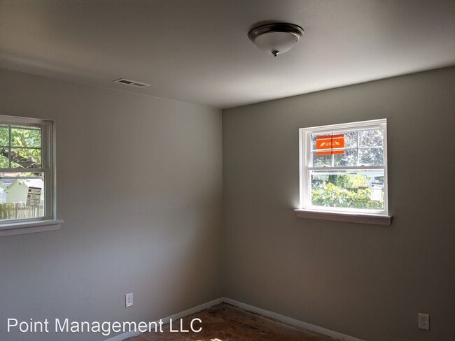 Building Photo - 3 br, 1 bath House - 4329 Moomaw Ave NW