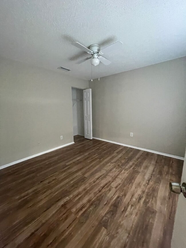 Building Photo - Quick Move in at this Brandon Home for Rent