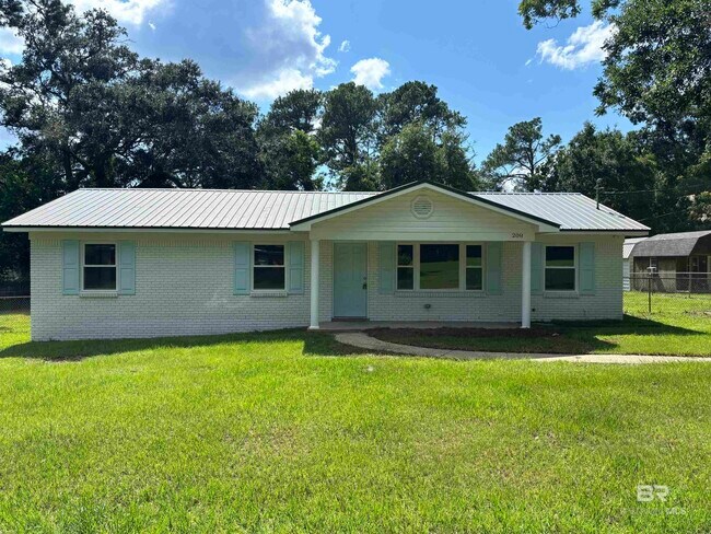 Primary Photo - 208 Marcella Ave