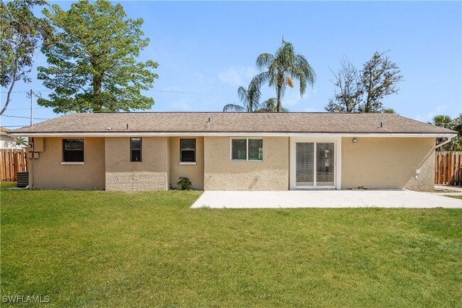 Building Photo - 1810 SW 21st Ln