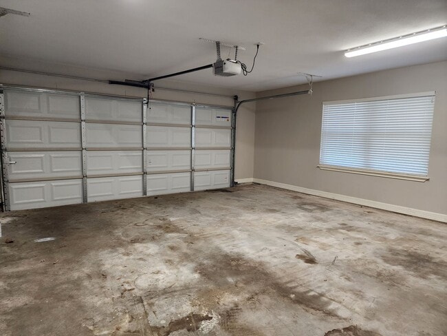 Building Photo - 2755 Evangeline Dr