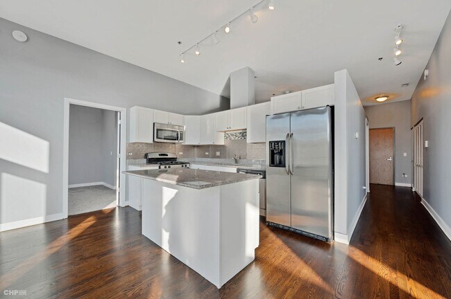 Building Photo - 2 S Leavitt St