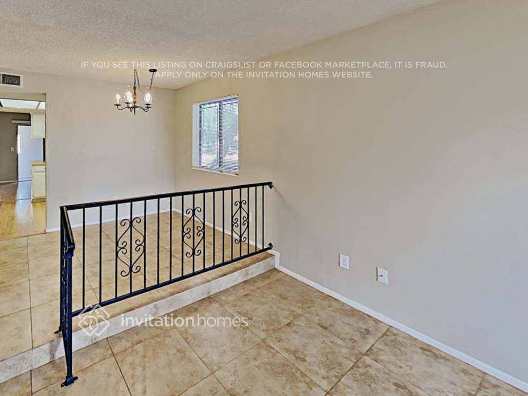 Building Photo - 2802 W Vista Ave