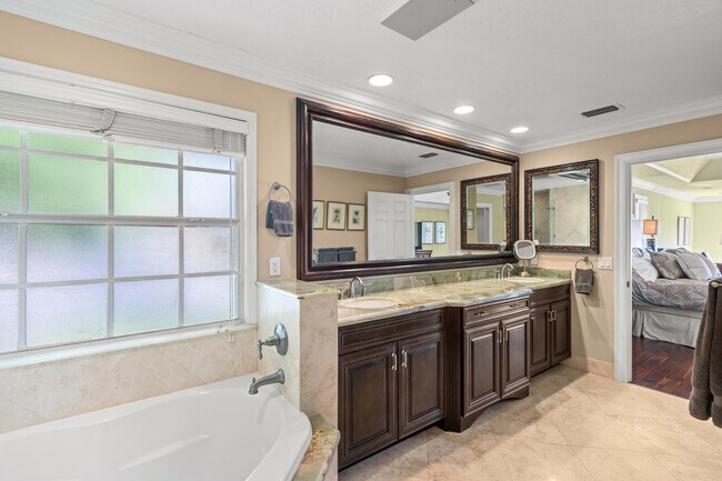 Building Photo - 2144 Henley Pl