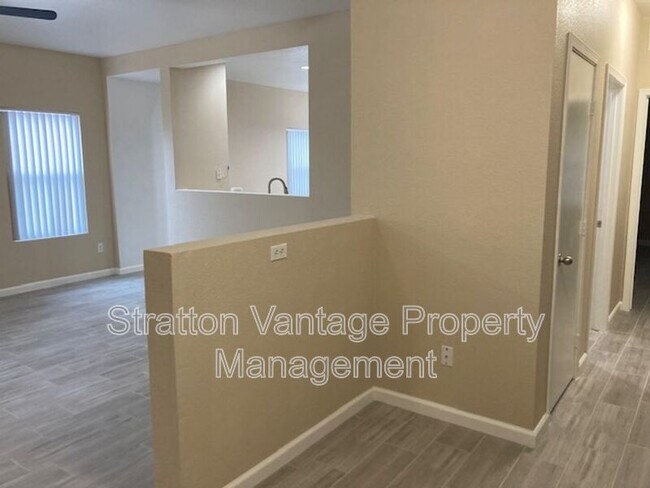 Building Photo - 1017 S Clancy Cir