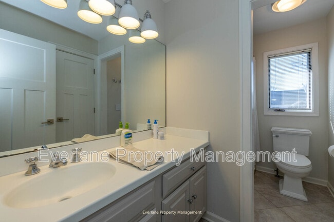 Building Photo - 499 W Main St