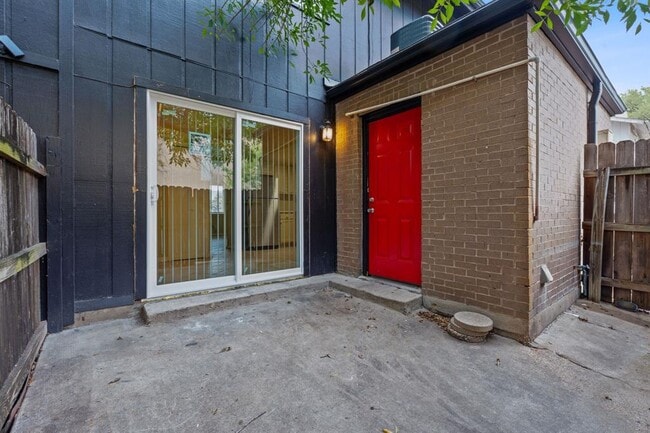 Building Photo - 8809 Dawnridge Cir