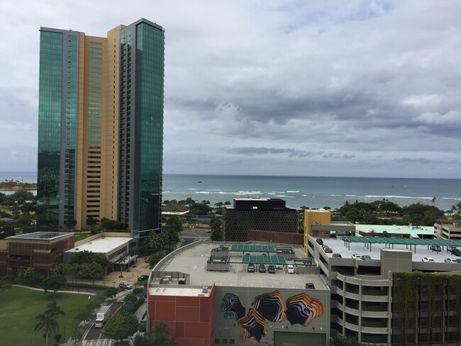 Building Photo - Great Kakaako Location, Amazing Views!