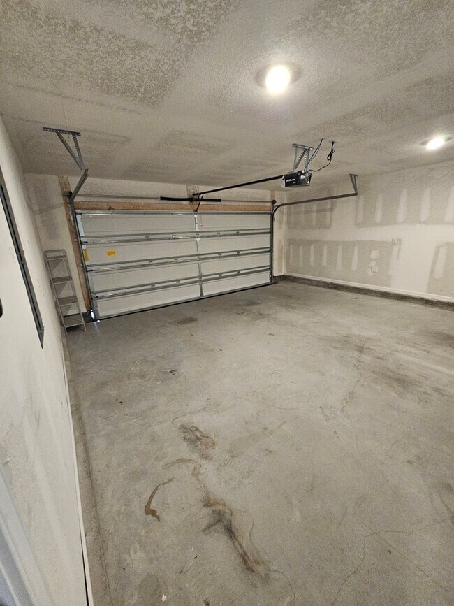 Building Photo - Spacious 4-bedroom Home in Panama City, FL - Perfect for long-term rental! *1/2 Off 1st Month's R...