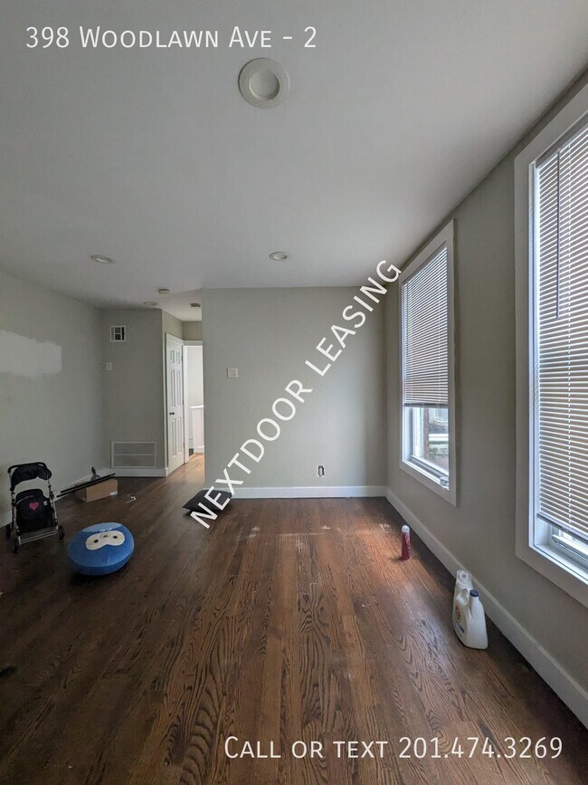 Building Photo - 398 Woodlawn Ave