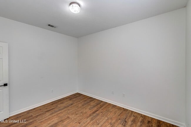 Building Photo - 120 Lennox Pl