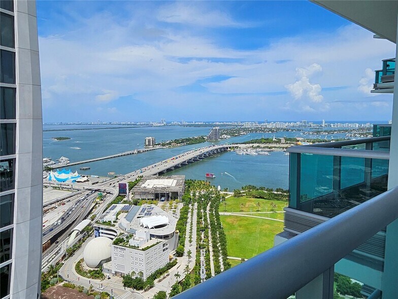Building Photo - 900 Biscayne Blvd
