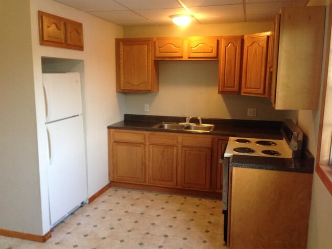 Building Photo - 400 Main St