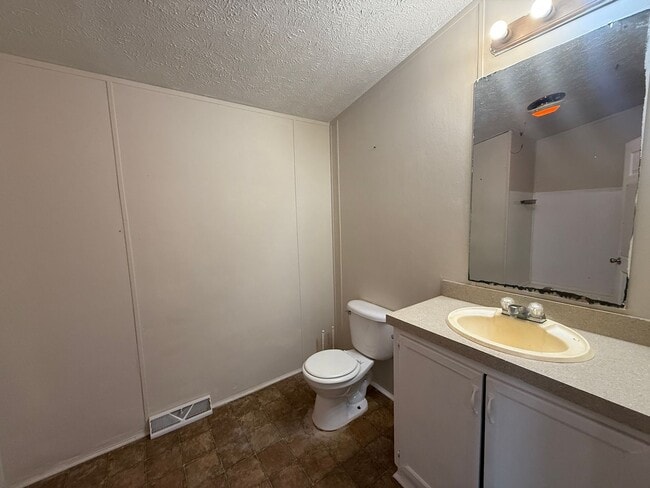 Building Photo - House for rent in Vinton