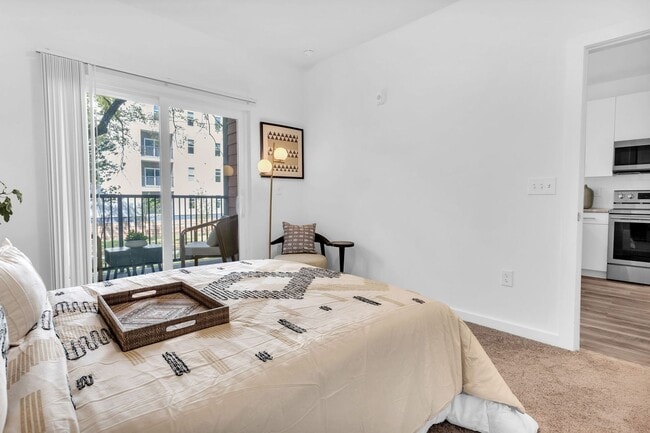 Building Photo - STUNNING MIDTOWN 1BED 1BATH