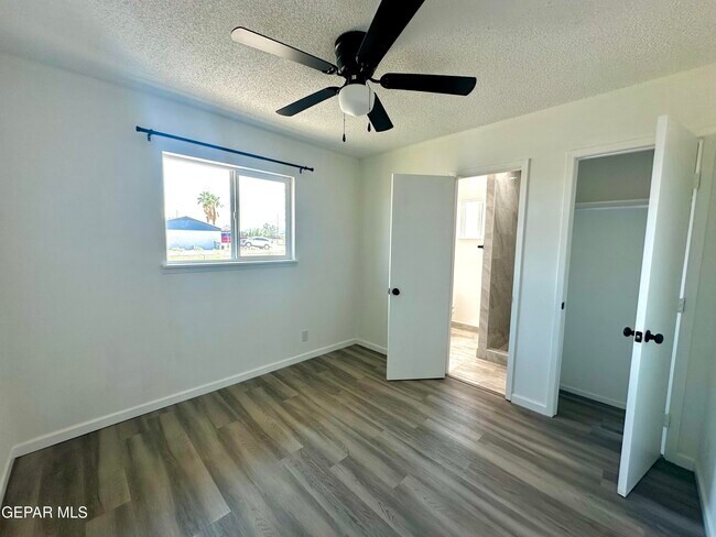 Building Photo - 4981 Winthrop Dr