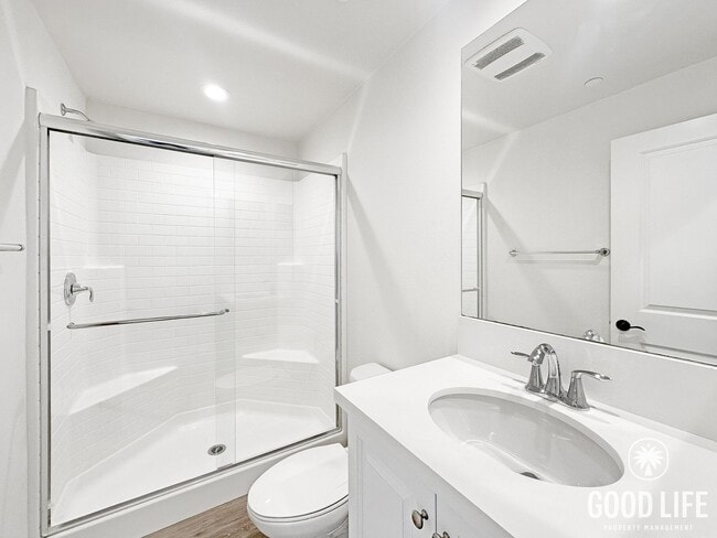 Building Photo - Stunning 2000+ sqft  4B/3BA Home in a Great Community!