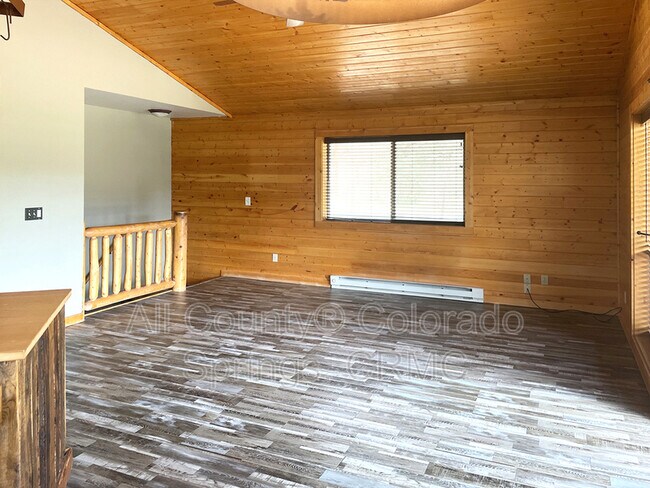 Building Photo - 14515 Columbine Cir