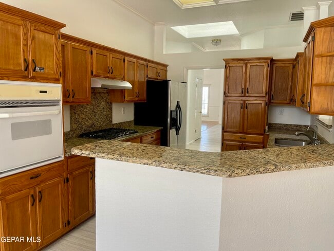 Building Photo - 904 La Gotera Pl