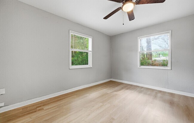 Building Photo - Renovated 2 Bedroom Jacksonville Heights Duplex Apartment