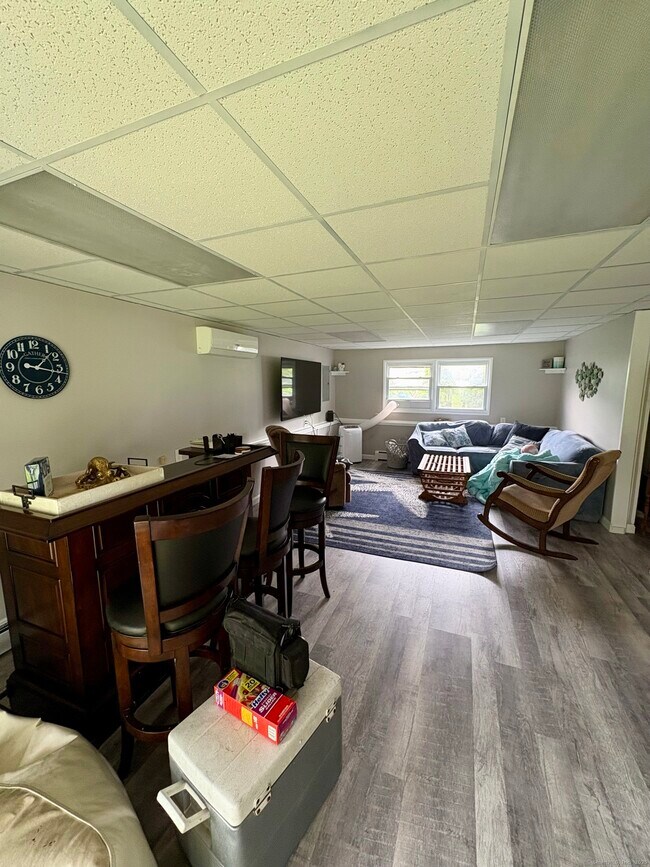 Building Photo - 223 Seneca Dr