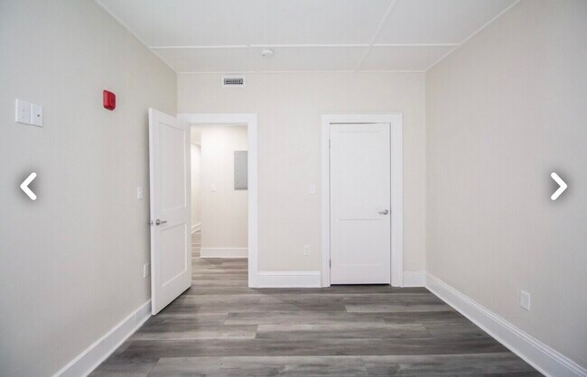 Building Photo - 18 Walnut St