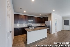 Building Photo - 2041 Rhesus