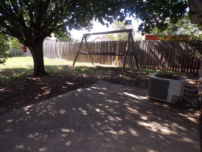 Building Photo - Great home located in Parklane