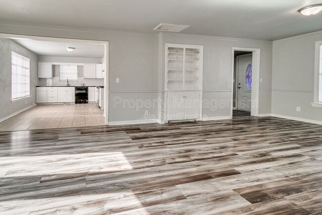 Building Photo - 820 NE 81st St