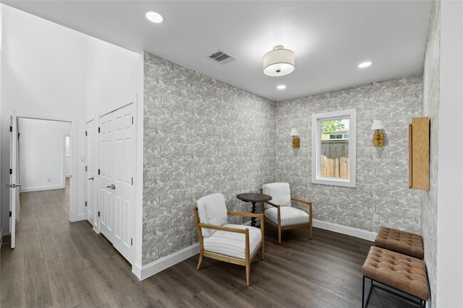 Building Photo - 3211 Cochran St