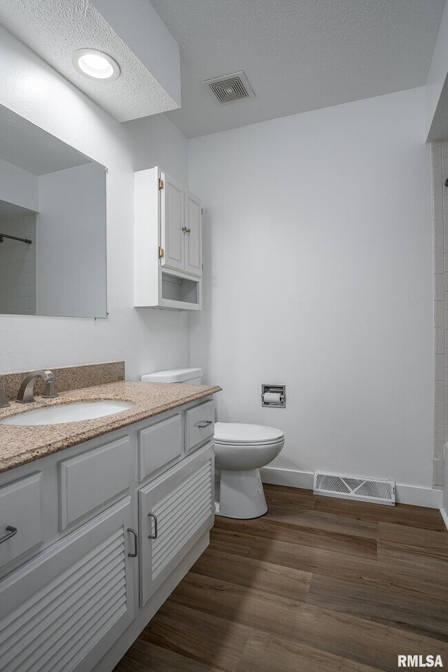 Building Photo - 2530 Saint John Ct