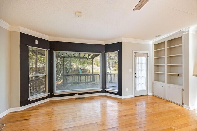 Building Photo - 1114 Rivershyre Dr