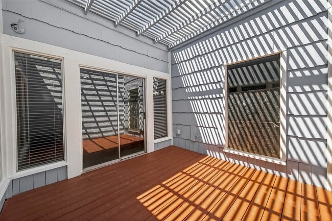 Building Photo - 4024 Breakwood Dr