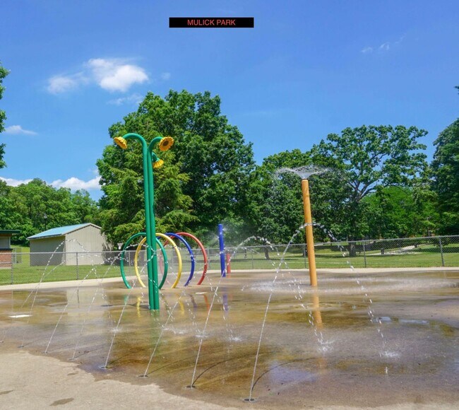 Building Photo - 2 Bedroom/1.5 Bathroom Apartment- First Floor