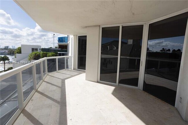 Building Photo - 4779 Collins Ave
