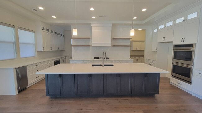 Building Photo - Washington Fields 4 bed | 3 1/2 bath | 3 c...