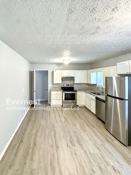 Building Photo - 8802 Homewood Dr