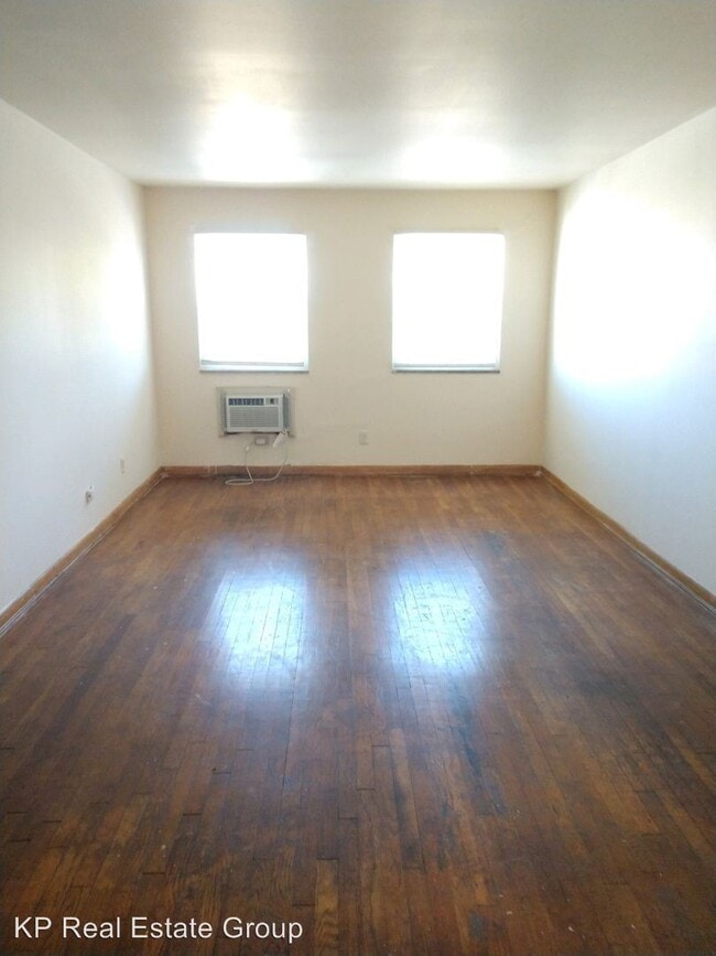 Building Photo - 1 br, 1 bath Apartment - 5827 N Meadows Blvd