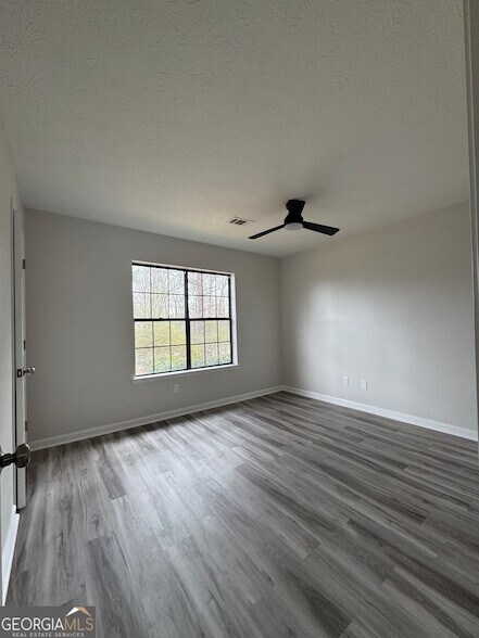 Building Photo - 3821 River Rd