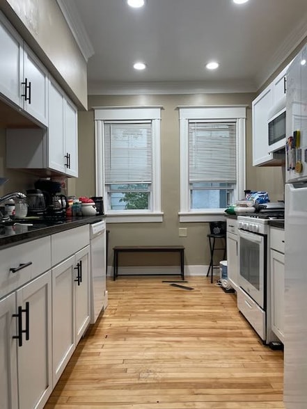 Building Photo - 1500 W 31st St