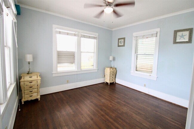 Building Photo - 901 Broadway Avenue J