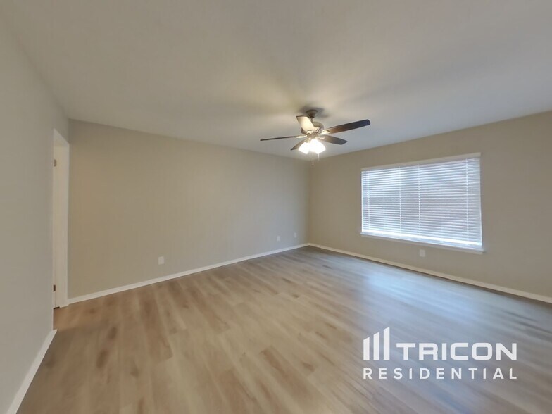 Building Photo - 1507 Carlsbad Dr