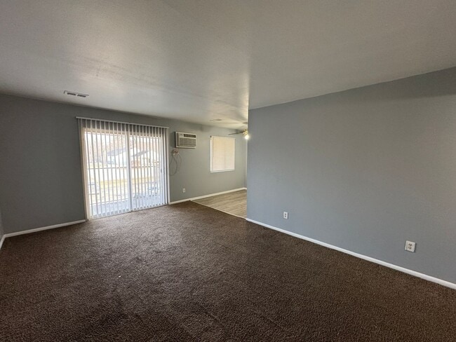 Building Photo - Warren Park 2 Bedroom Apartment w/Balcony