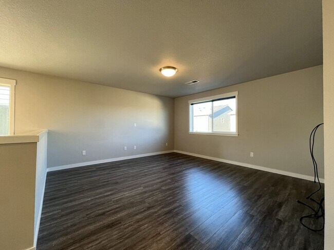 Building Photo - Expansive 2020 Forest Grove Home with 4 Bedrooms, Loft, Modern Kitchen & Covered Patio