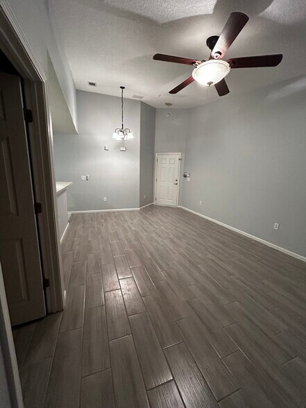 Building Photo - 9690 Amarante Cir